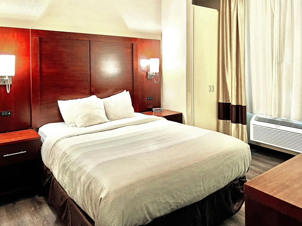 Quality Inn & Suites Green Bay - Ashwaubenon