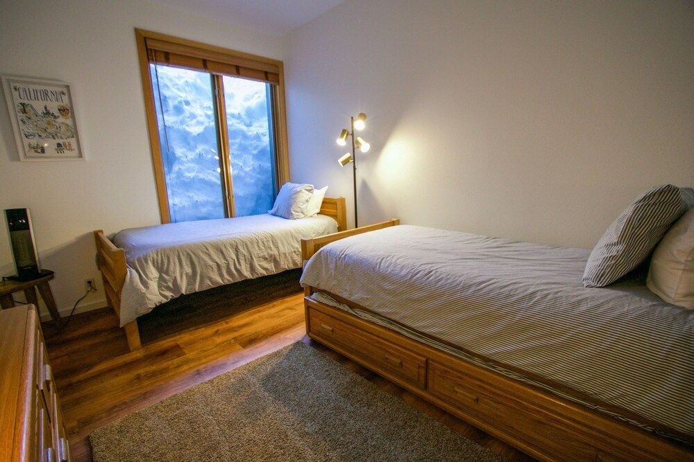 Snowcreek #887 2 Bedroom Condo by RedAwning