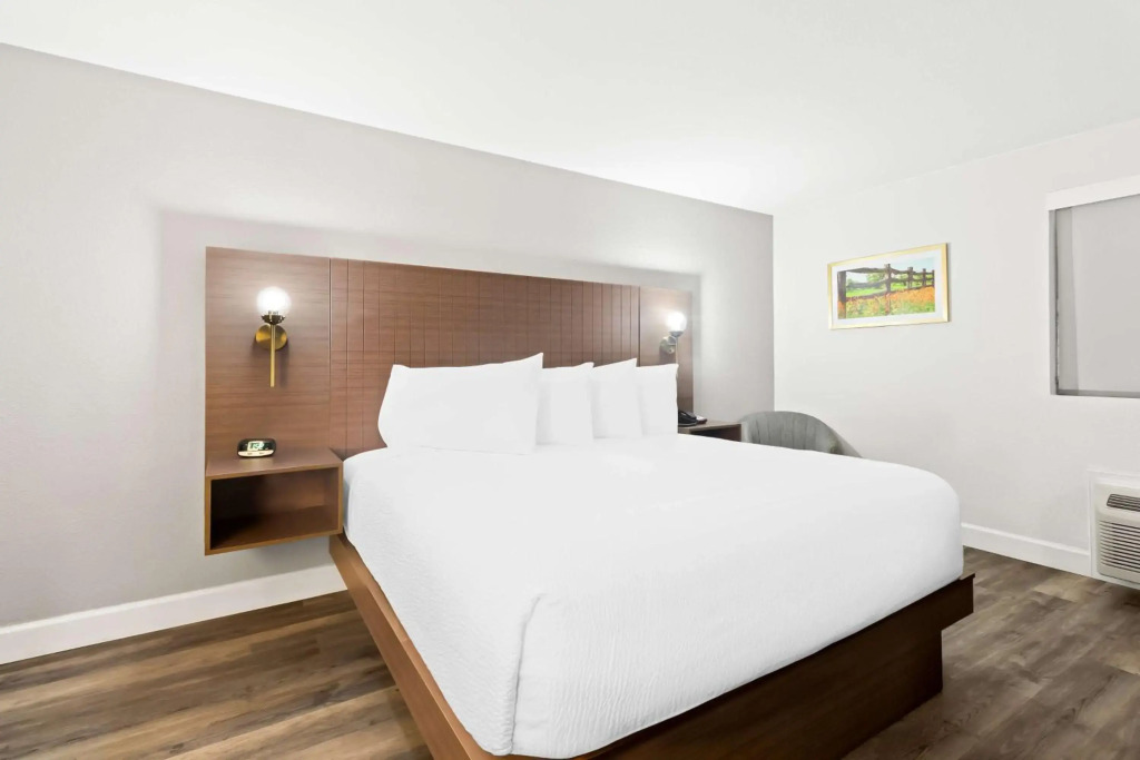 SureStay by Best Western Groves