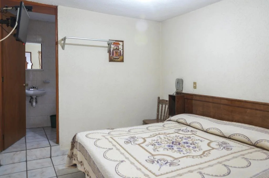 Hotel El 2000