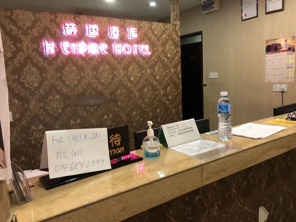OYO 90668 Joy Inn