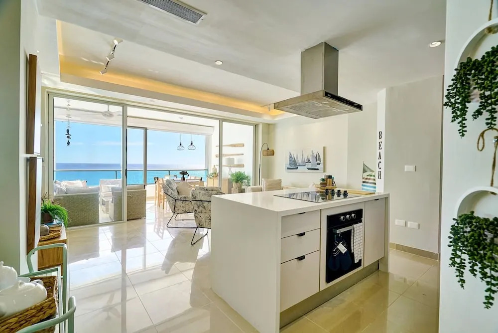Marbella LUX Essence Beachfront Pool 11thfloor