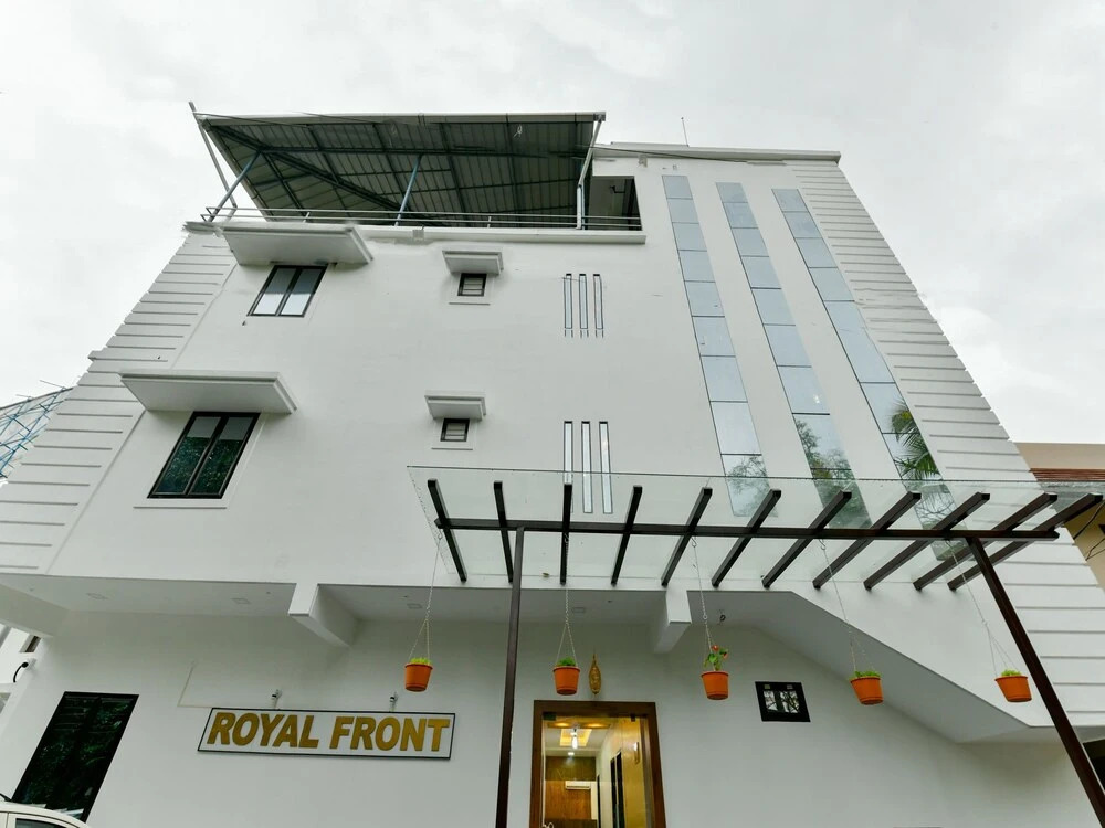 OYO 16605 Royal Front
