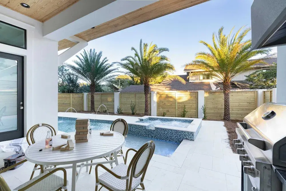 Rendezvous by Avantstay Modern Haven w/ Game Room, Roof Top, Pool & Close to Beach!