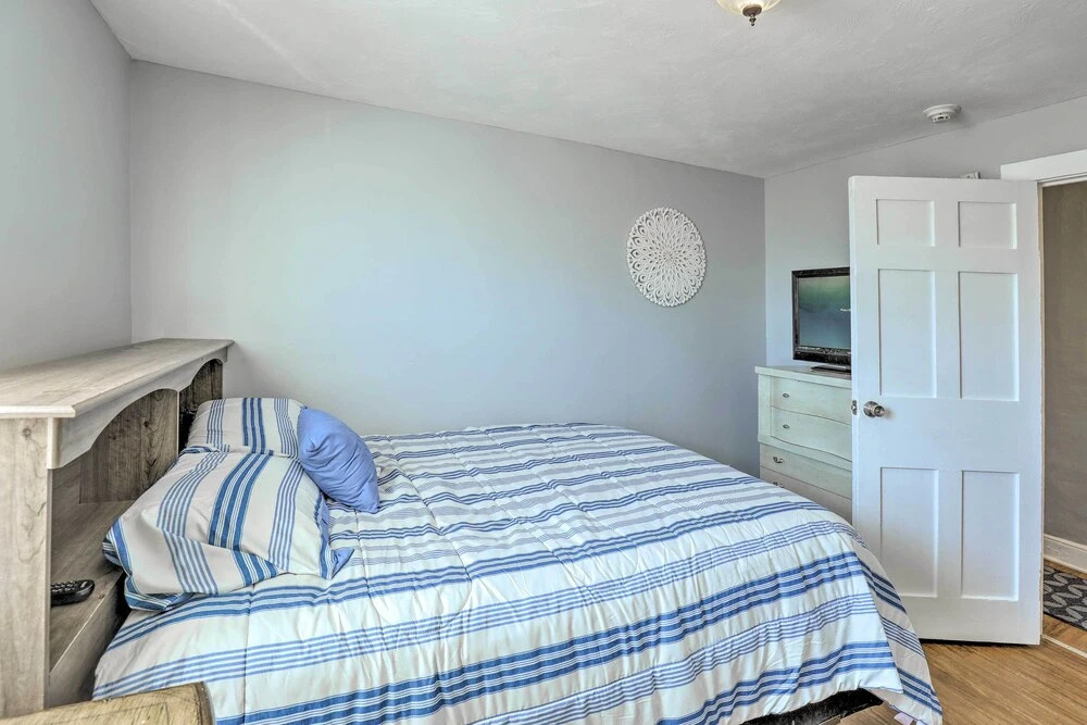 Downtown Canandaigua Apt: 1 Mi to Lake & Pier!