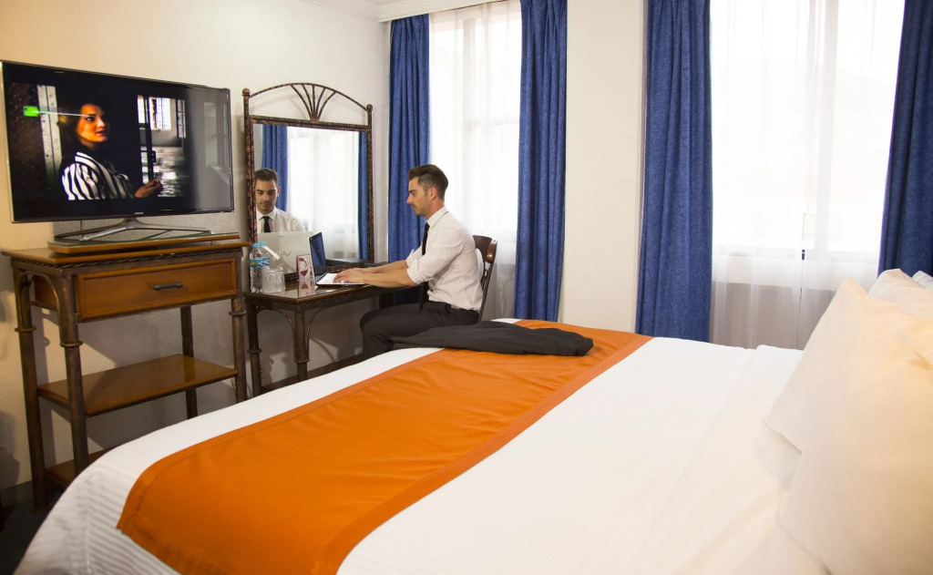 Hotel Ciros
