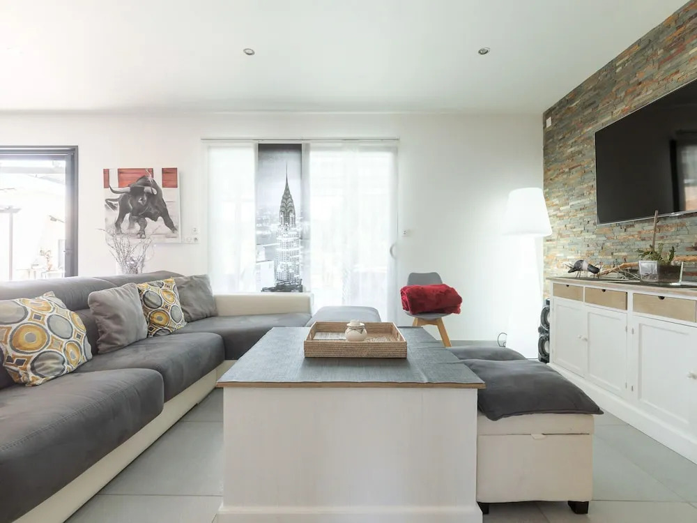 Serene Villa in Saint-Victor-la-Coste with Private Pool