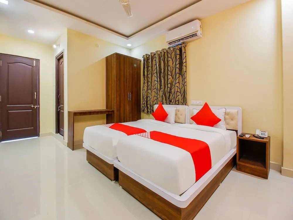 Oyo 36267 Aaditya Grand