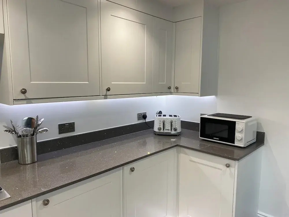 House - Sleeps 14 - Pets Ok - Parking - Garden