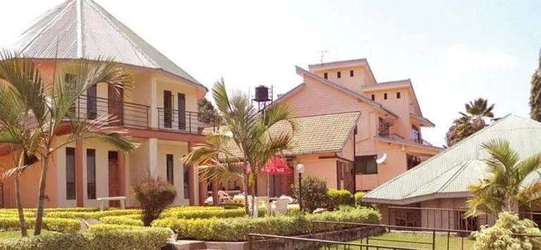 R-Courts Hotel