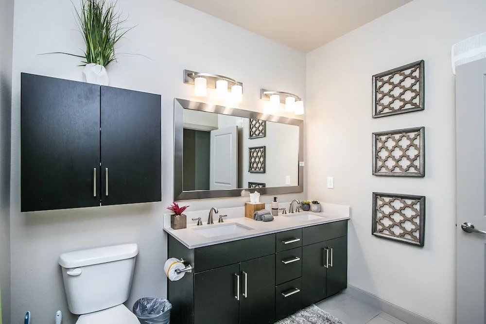 Rooftop Pool, Views, Close to Shops & Dining 1131