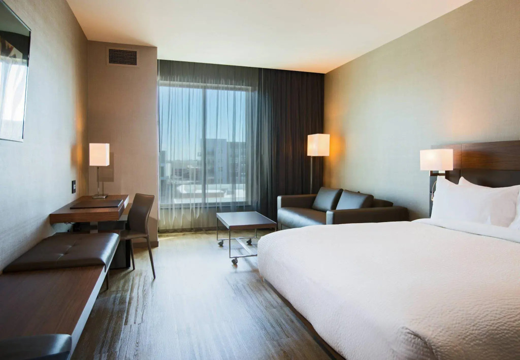AC Hotel by Marriott Cincinnati at Liberty Center