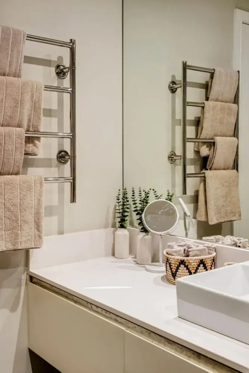 Stylish Retreat With Marina Views at Juliette 307