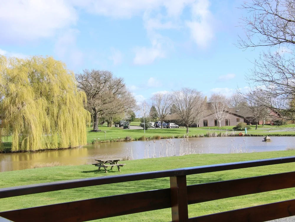 Oak Lodge