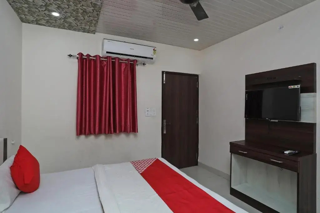 Oyo 39767 Hotel Av Plaza