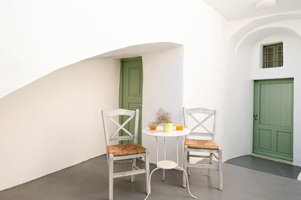 White Orchid Cave House & Studio