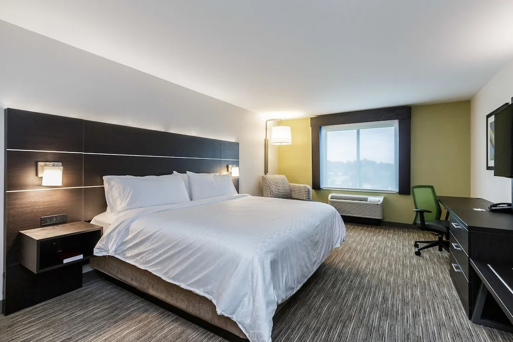 Holiday Inn Express & Suites- South Bend Casino by IHG