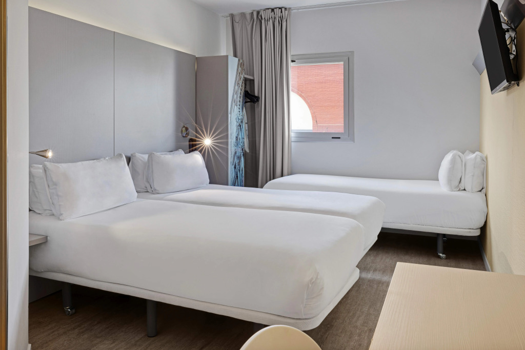 B&B HOTEL Girona 2