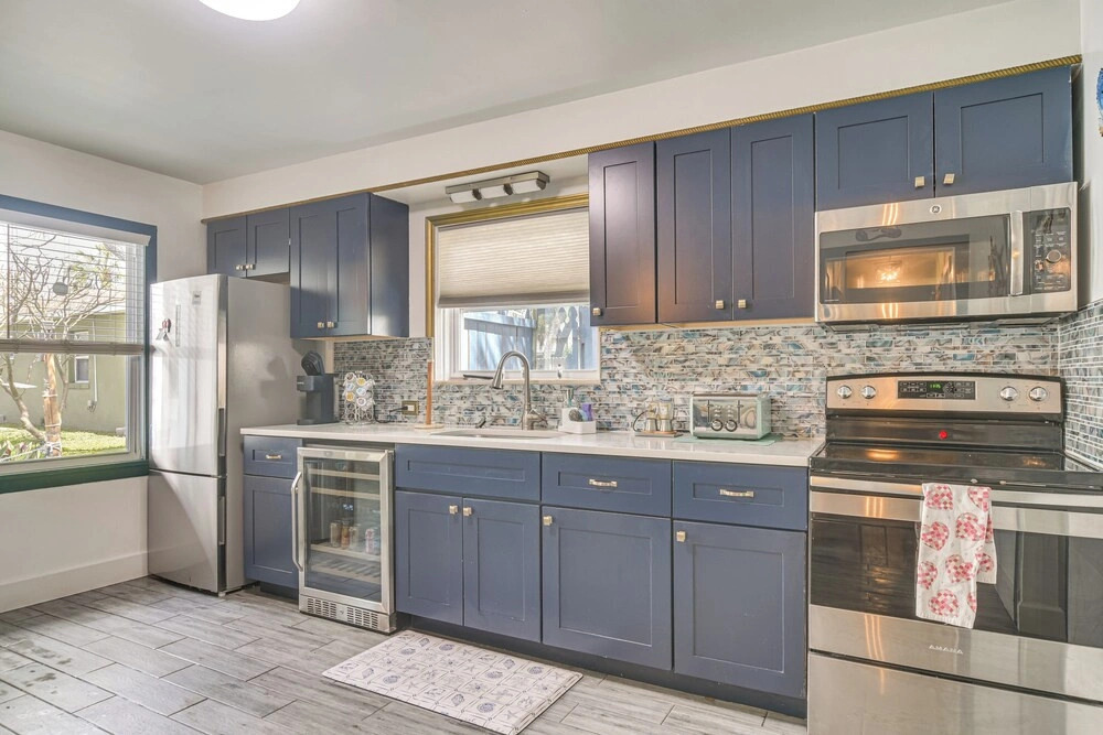 Near Beach & Corey Ave! Walkable Snowbird Escape