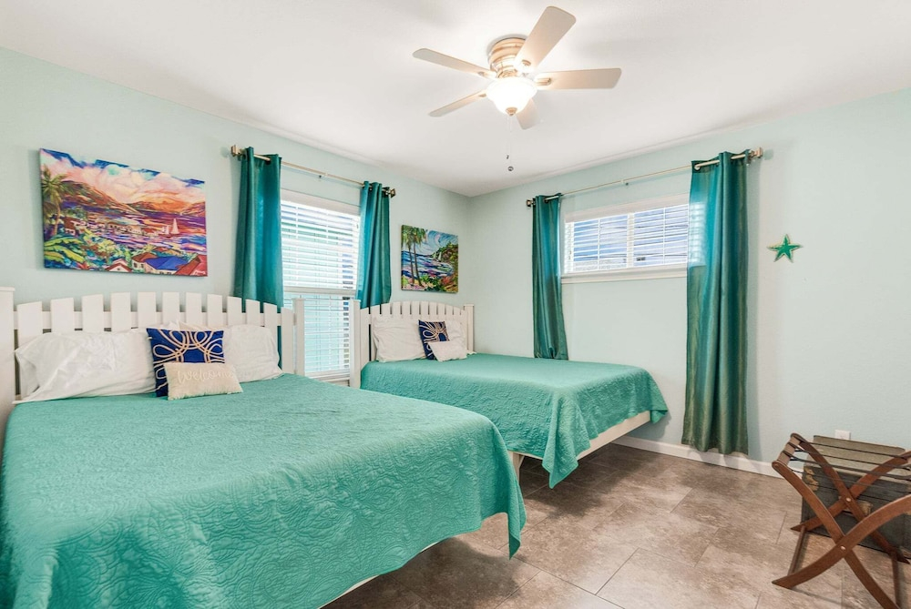 Boogie Board Bungalow - Pet Friendly! Private Pool! 2