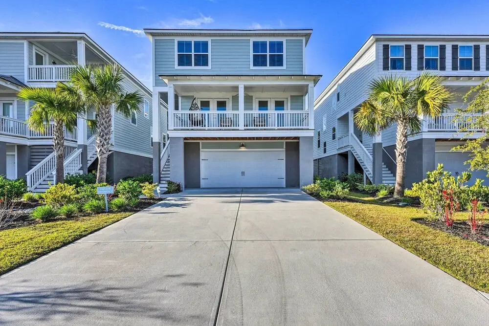 3 Decks & Water Views: Breezy Home in Hilton Head