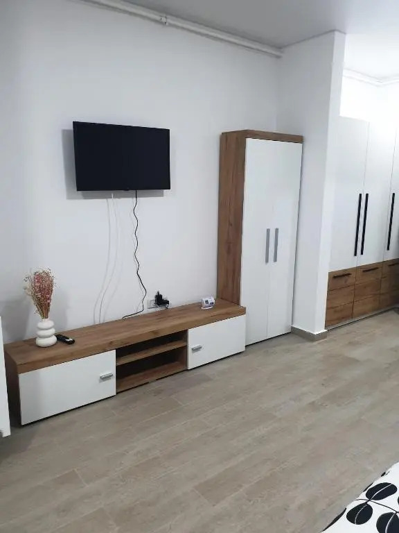 Cris House