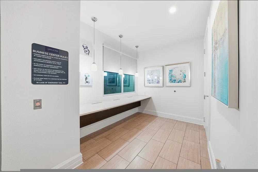 Modern 2BR w Pool Pet-friendly Unit 18