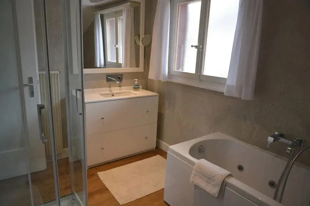 Chalet Dolphin NEW