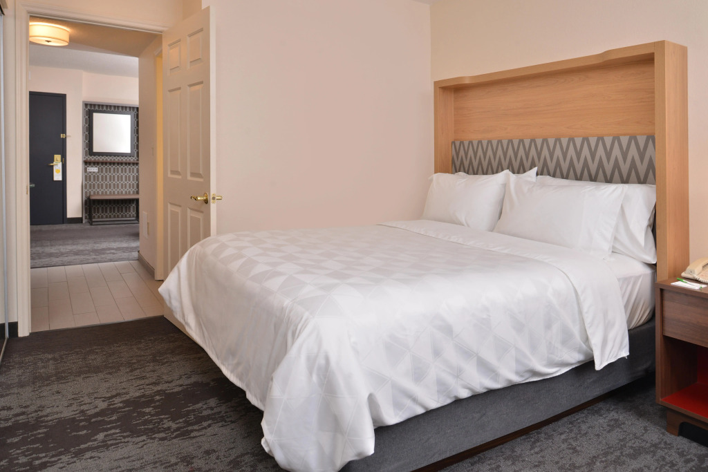Holiday Inn & Suites Raleigh Cary by IHG