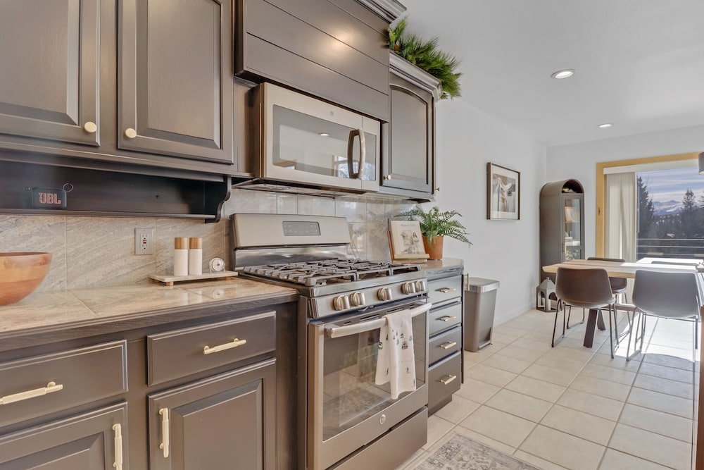 Pedal And Peak 113a 3 Bedroom Townhouse
