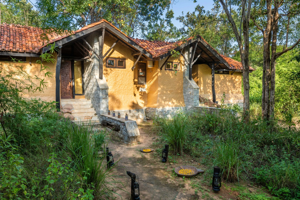 Pugdundee Safaris - Kanha Earth Lodge