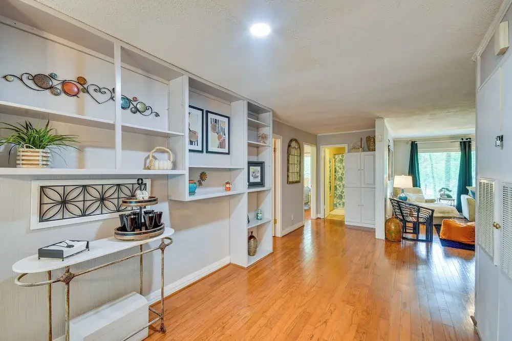 3 Mi to Dtwn Montgomery: Quiet Family Getaway!