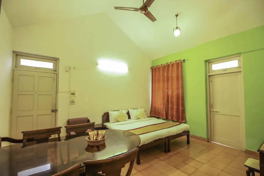 OYO 10495 Home Poolview 1BHK Candolim