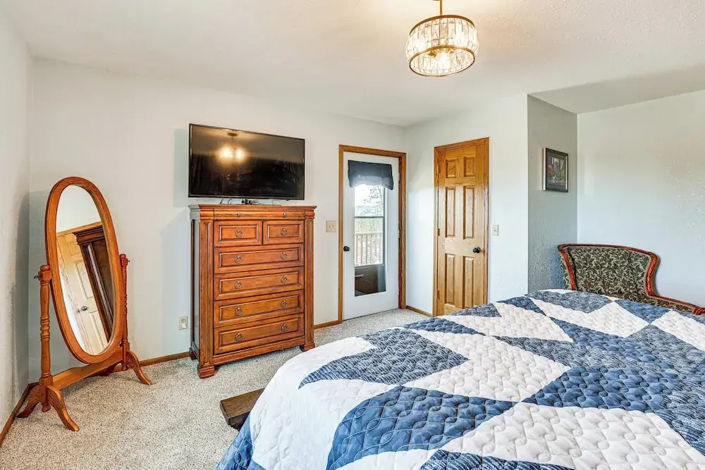 Scenic & Serene Rapid City Getaway on 1 1/2 Acres!