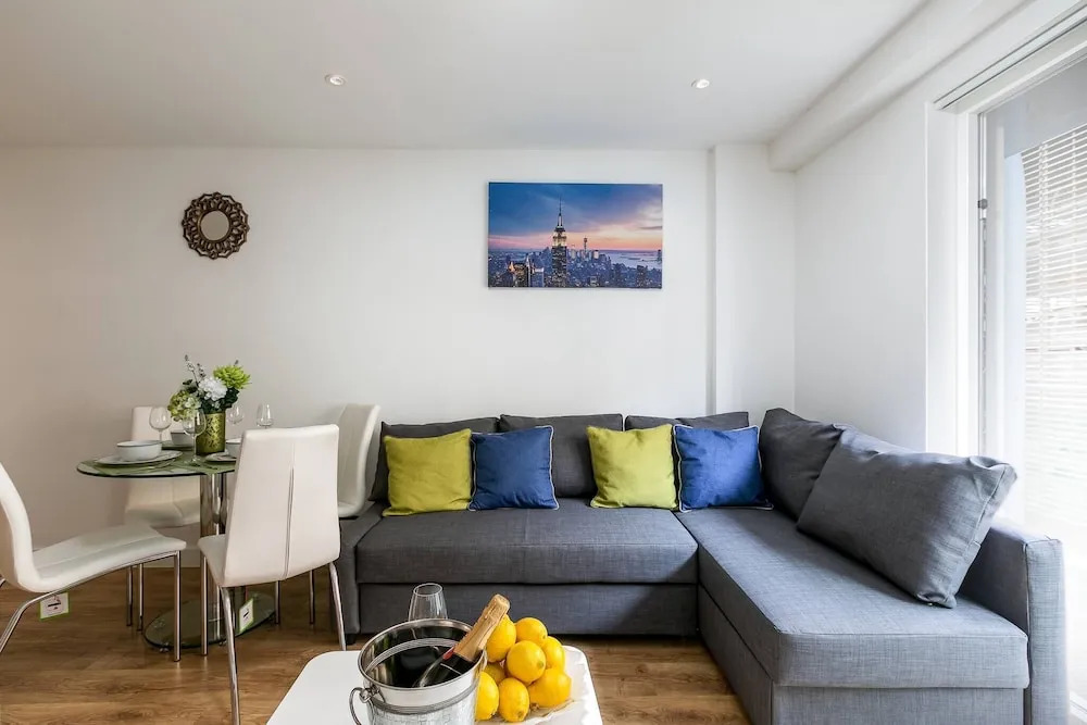 Skyvillion - Tower Point Enfield 2bed Wbalcony