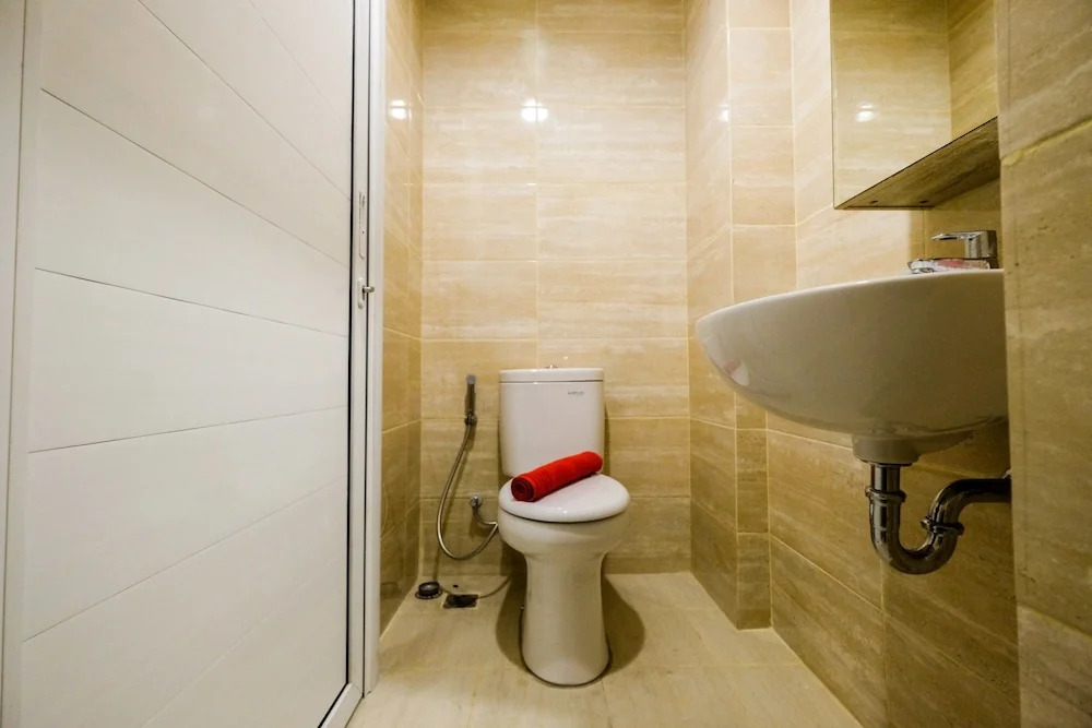 Spacious Studio Apartment at Springwood Residence By Travelio