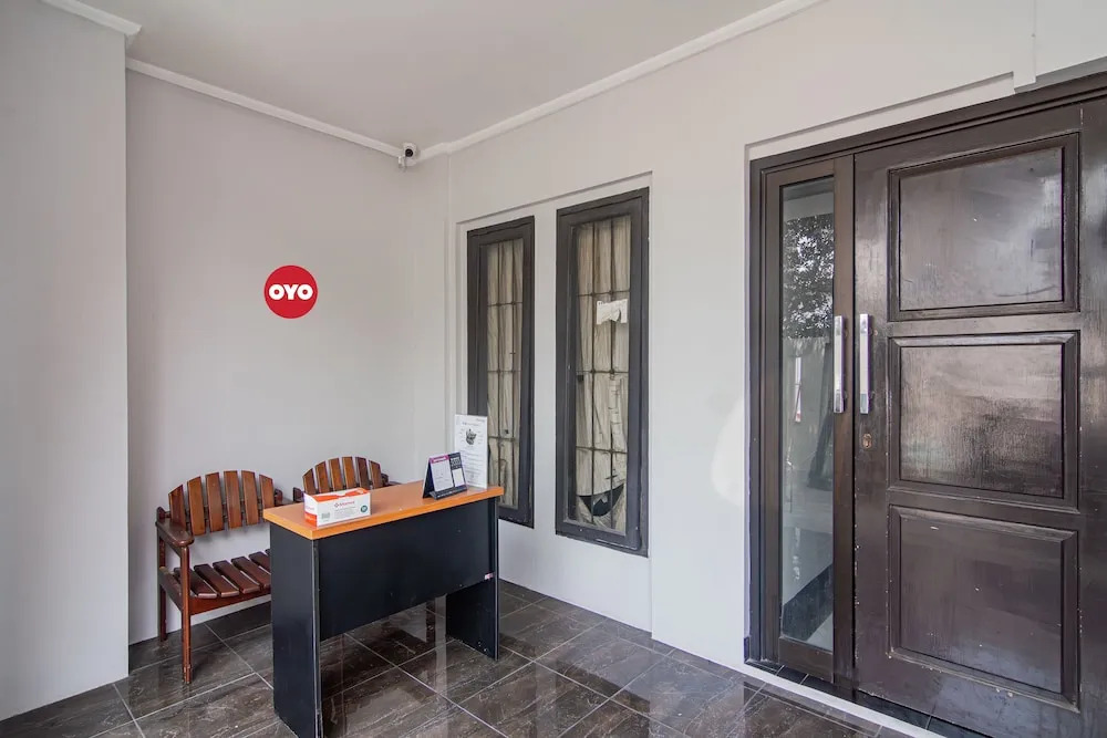 OYO 93500 Rizki Residence TOS Syariah Near PT Bank KB Bukopin Tbk