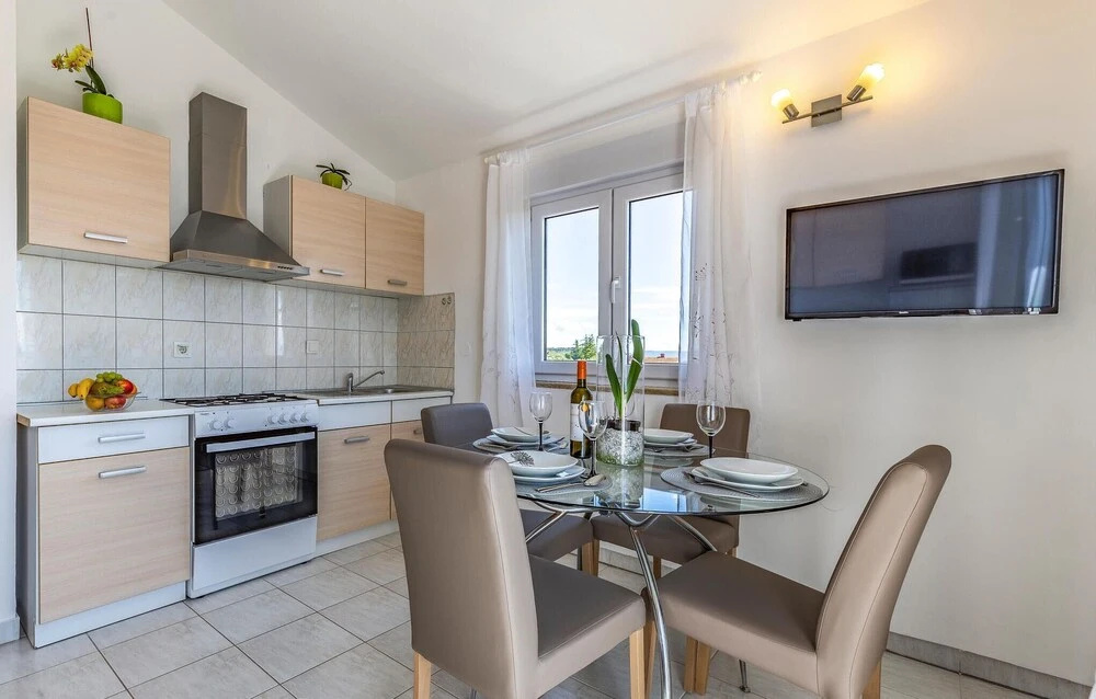 Stunning Apartment in Liznjan With 2 Bedrooms and Wifi