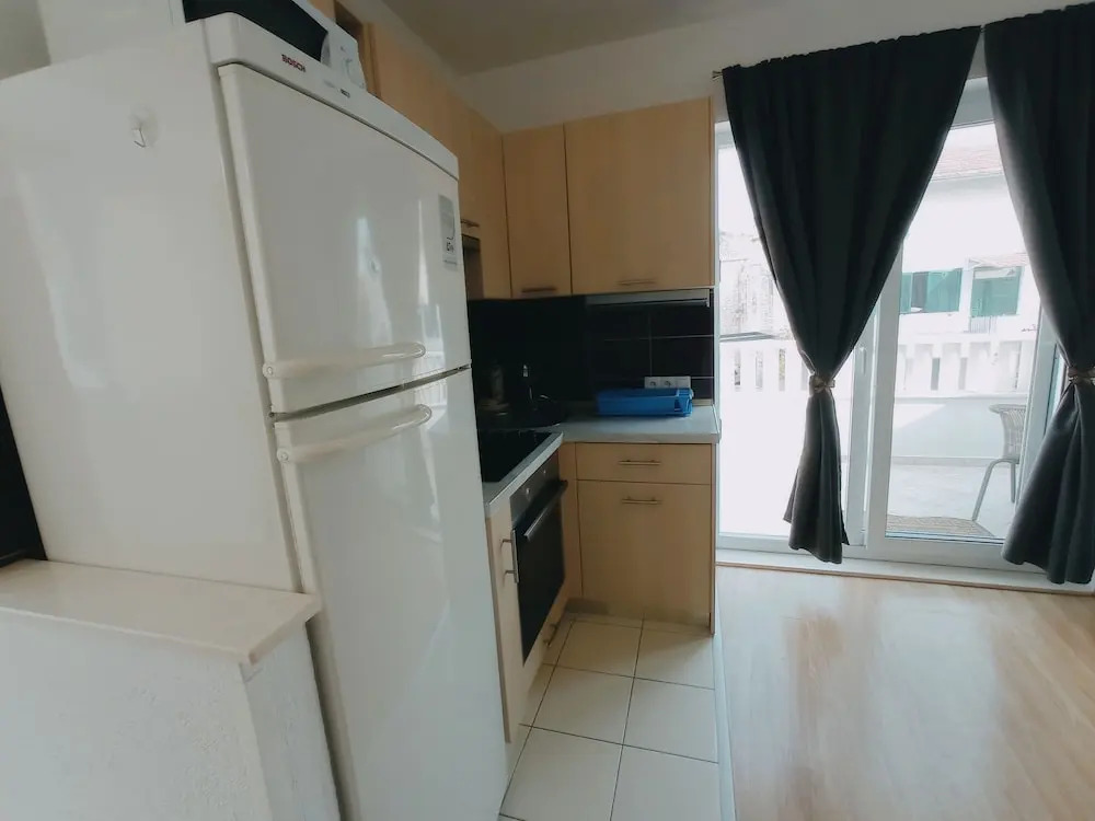 Sea-view Apartment - Sleeps 4, Parking & Balcony