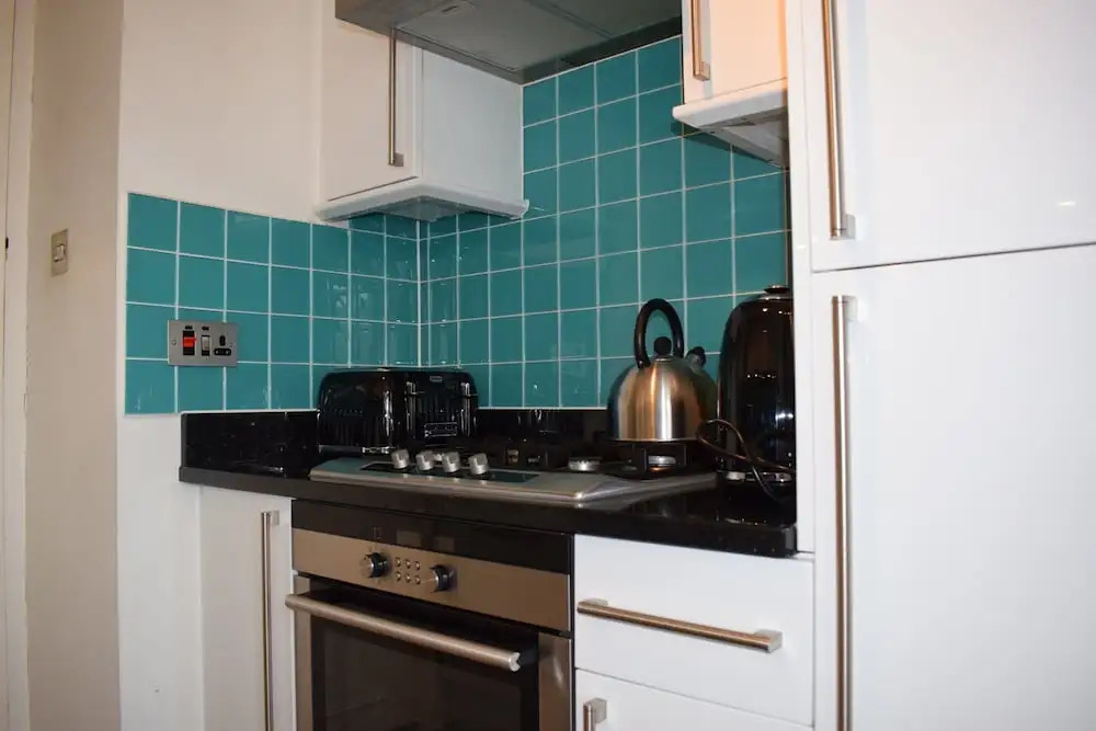 2 Bedroom Flat Near Hyde Park