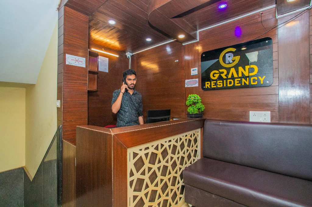 OYO 23627 Grand Residency