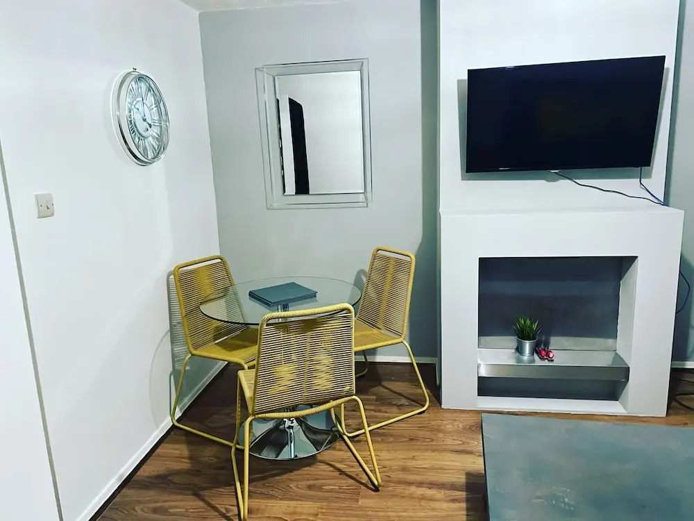 Tividale Mews B69 2 Bed Flat With Garden Parking