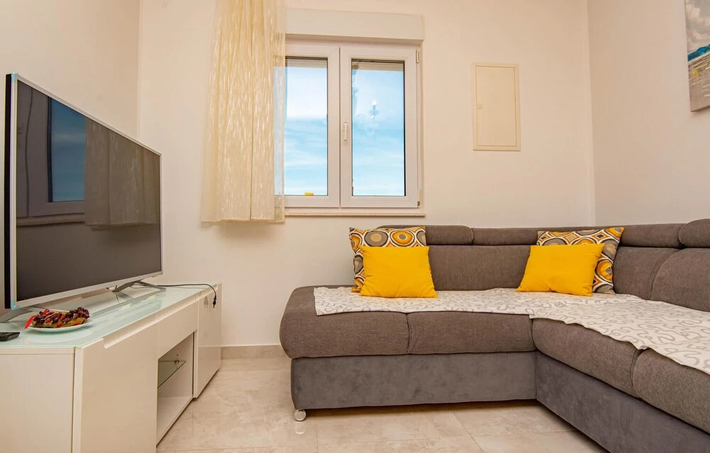 Stunning Apartment in Primosten With Wifi and 3 Bedrooms