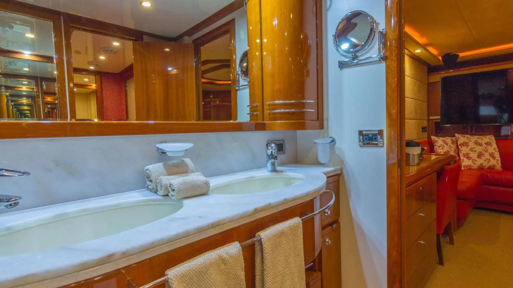 Miami Beach Luxury Yacht Charters