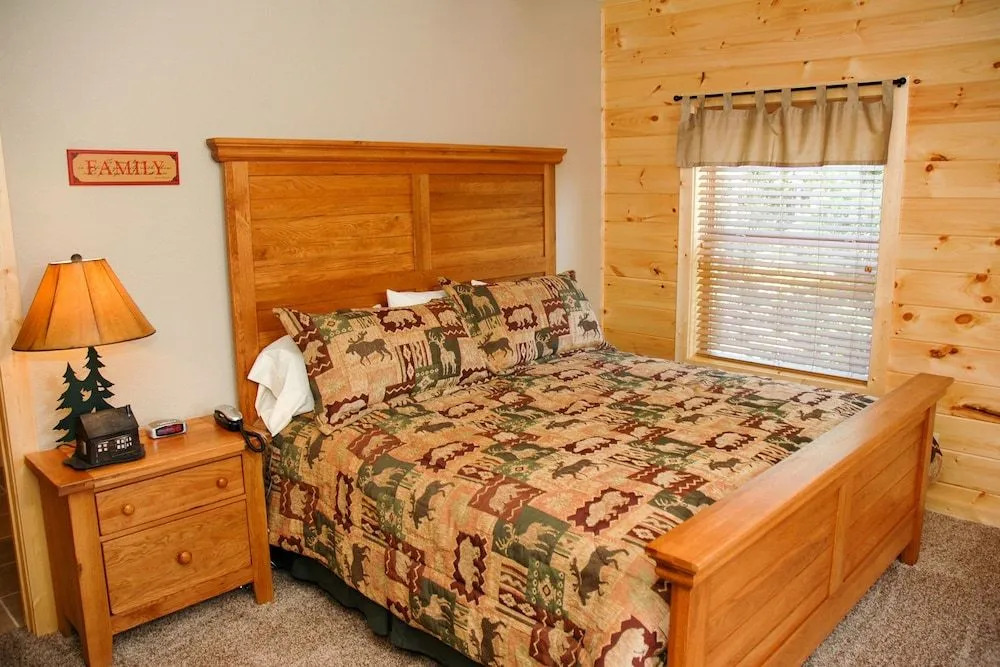 Brookstone Lodge - 6 Br Cabin