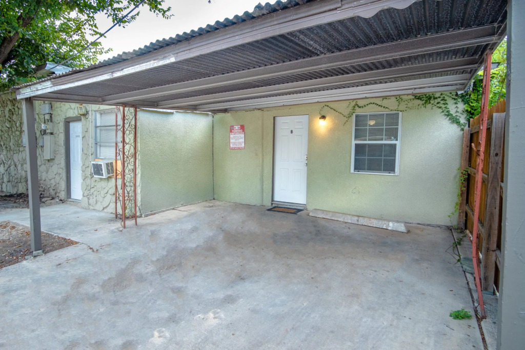 Cozy  Guesthouse Near Downtown
