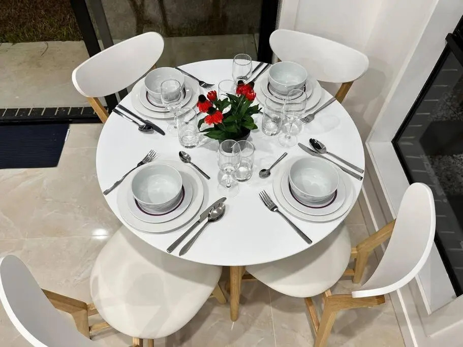 Brand New Modern 2 BR Guesthouse at Airport!