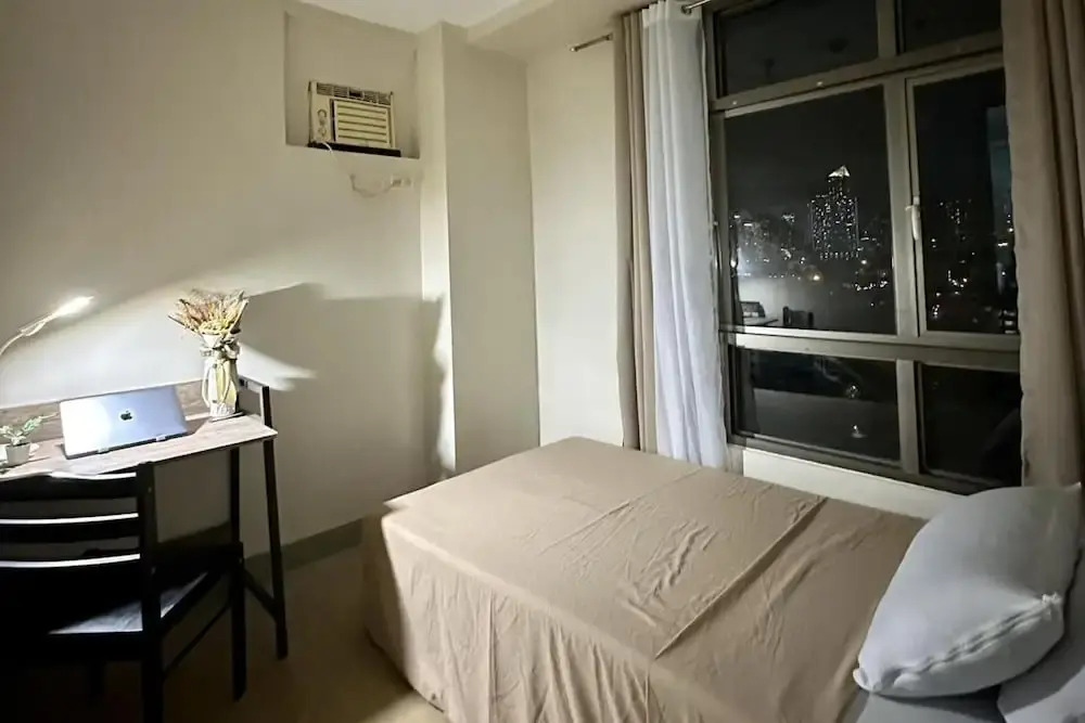 Apartment Sleeps 6 With Netflix