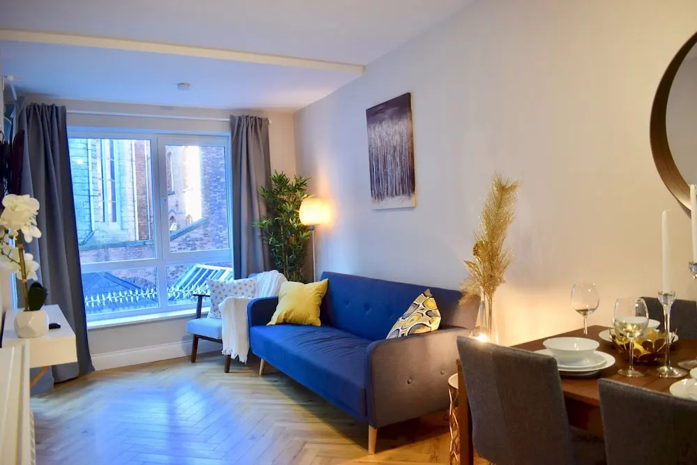 Modern 2 Bedroom Dublin Apartment with Balcony