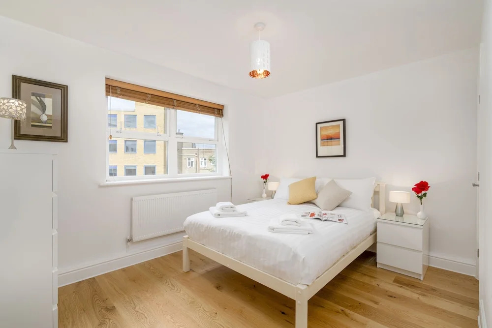 Sunny 2BR apt in the heart of Vauxhall, by subway